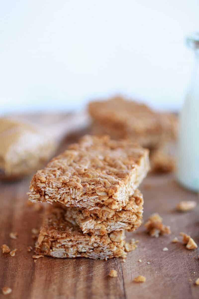 Crunchy Oatmeal Peanut Butter Oats 'n Honey Bars | https://fatburn.fit/