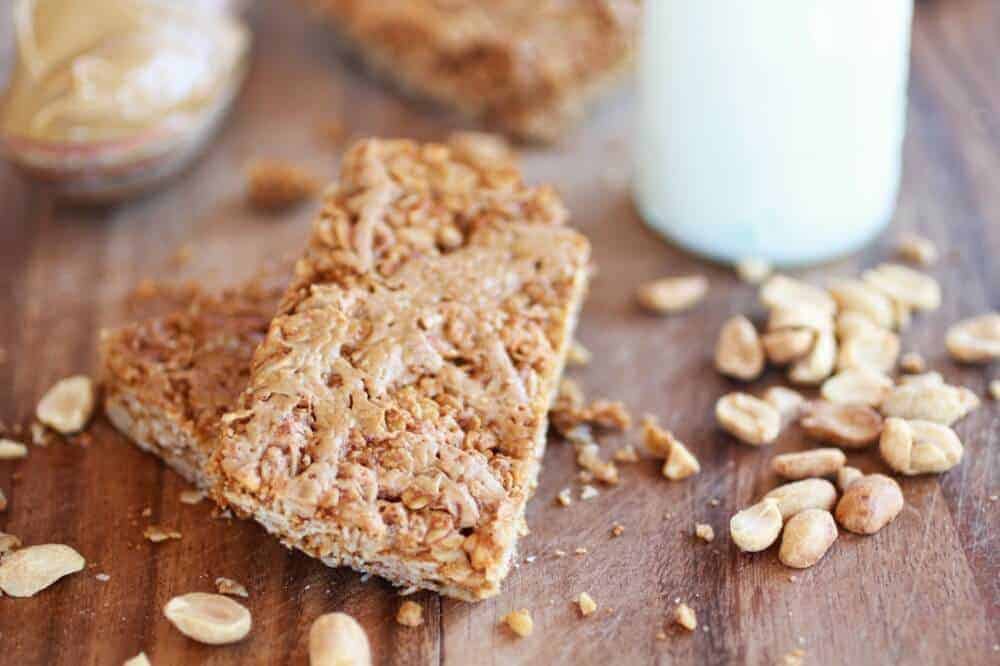 Crunchy Oatmeal Peanut Butter Oats 'n Honey Bars | https://fatburn.fit/