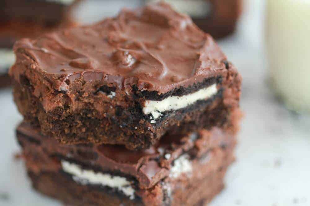 Gooey Chocolate Oreo Crunch Butter Cake-15