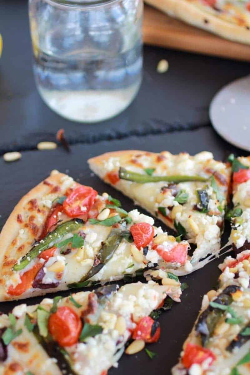 Whipped Feta and Roasted Jalapeño Greek Pizza https://fatburn.fit/