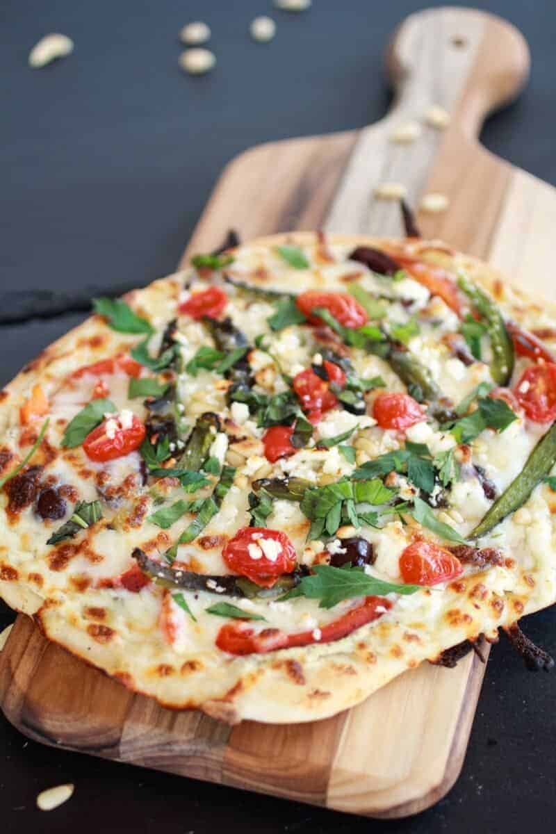 Whipped Feta and Roasted Jalapeño Greek Pizza https://fatburn.fit/