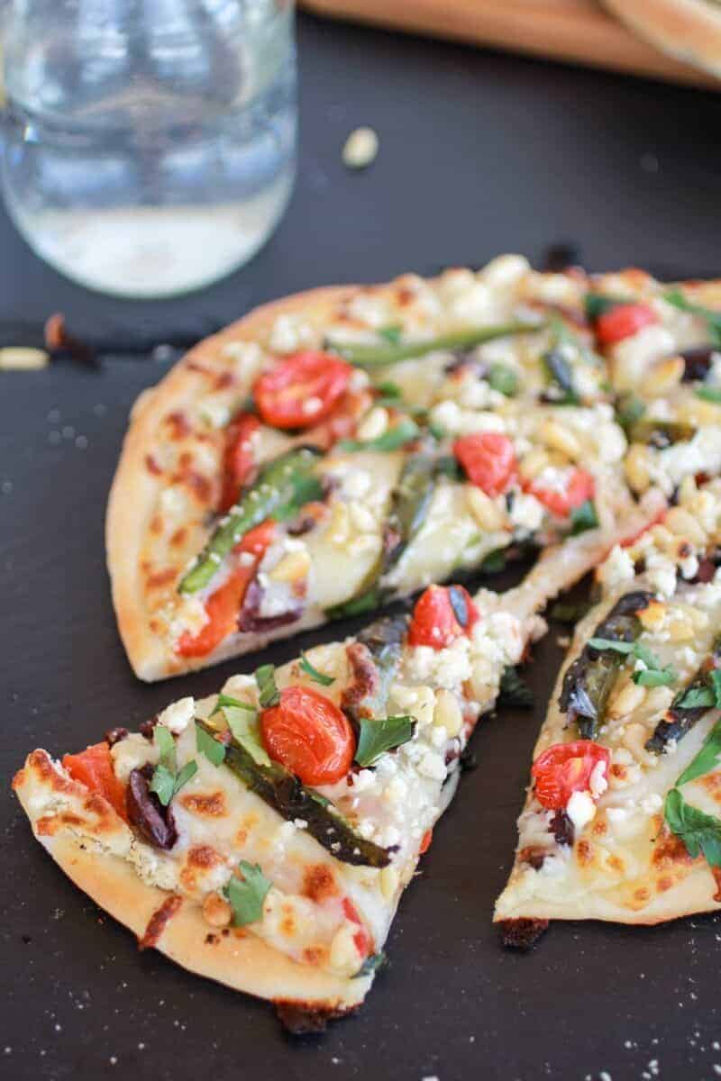 Whipped Feta and Roasted Jalapeño Greek Pizza https://fatburn.fit/