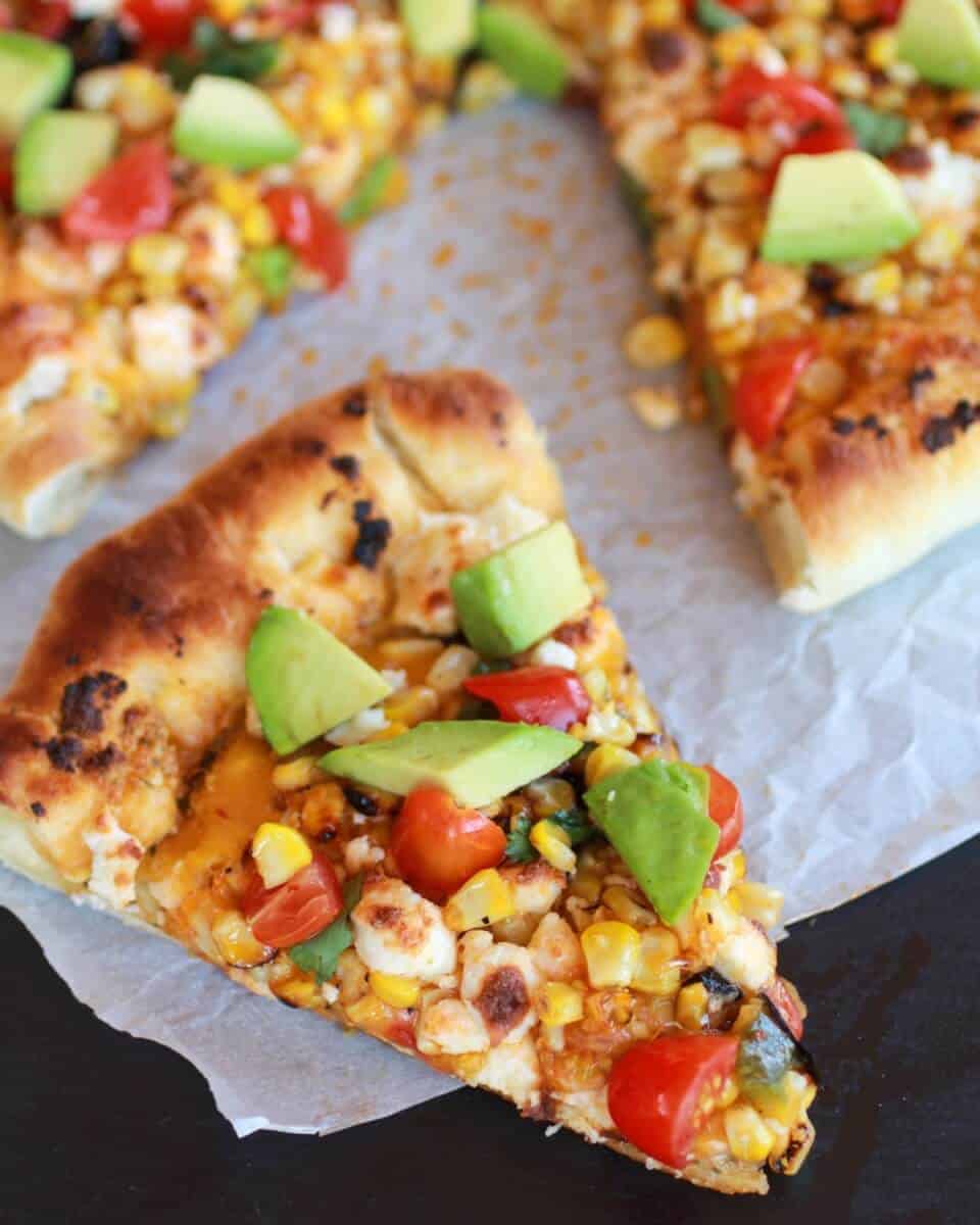 Grilled Corn and Chipotle Pesto Pizza with Queso Fresco | https://fatburn.fit/