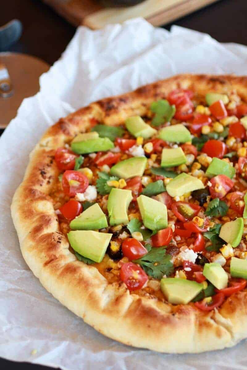 Grilled Corn and Chipotle Pesto Pizza with Queso Fresco | https://fatburn.fit/