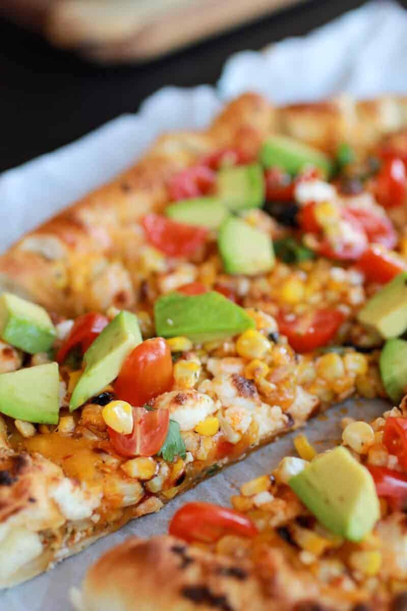 Grilled Corn and Chipotle Pesto Pizza with Queso Fresco | https://fatburn.fit/