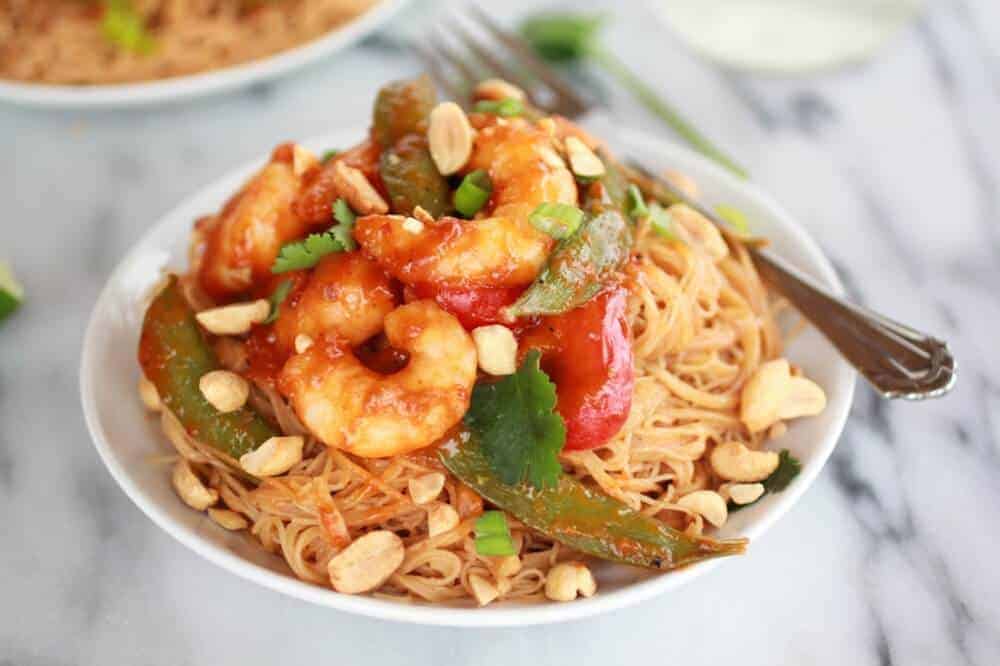 Sweet Thai Shrimp Curry with Peanut Noodles | https://fatburn.fit/
