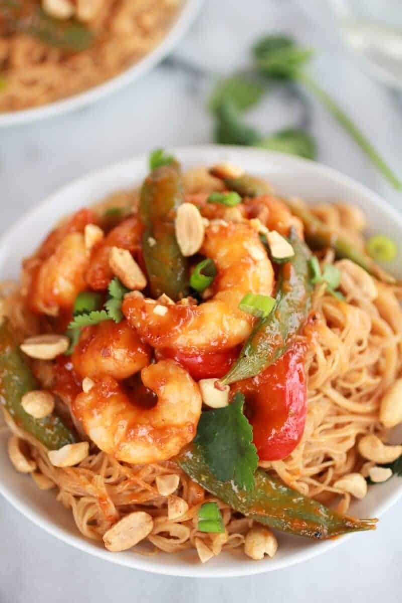 Sweet Thai Shrimp Curry with Peanut Noodles | https://fatburn.fit/