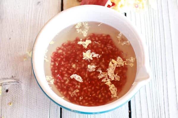 How To Deseed A Pomegranate (In Pictures!) | halfbakedharvest.com