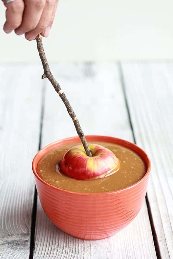 Sweet and Salty Bourbon Cinnamon Pecan Caramel Apples + Chocolate Drizzle | halfbakedharvest.com
