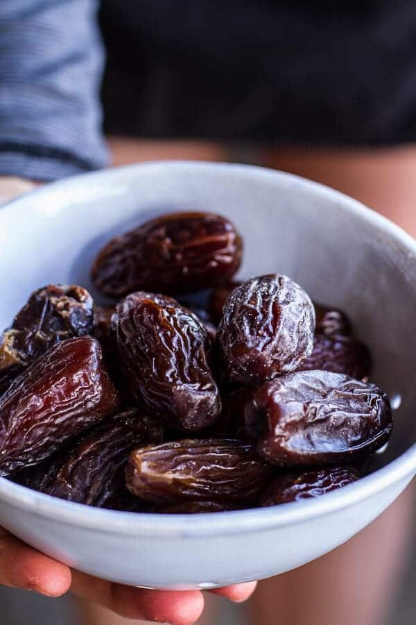 Healthy No-Bake Salted Dark Chocolate Chunk Oatmeal Cookie Bars | halfbakedharvest.com