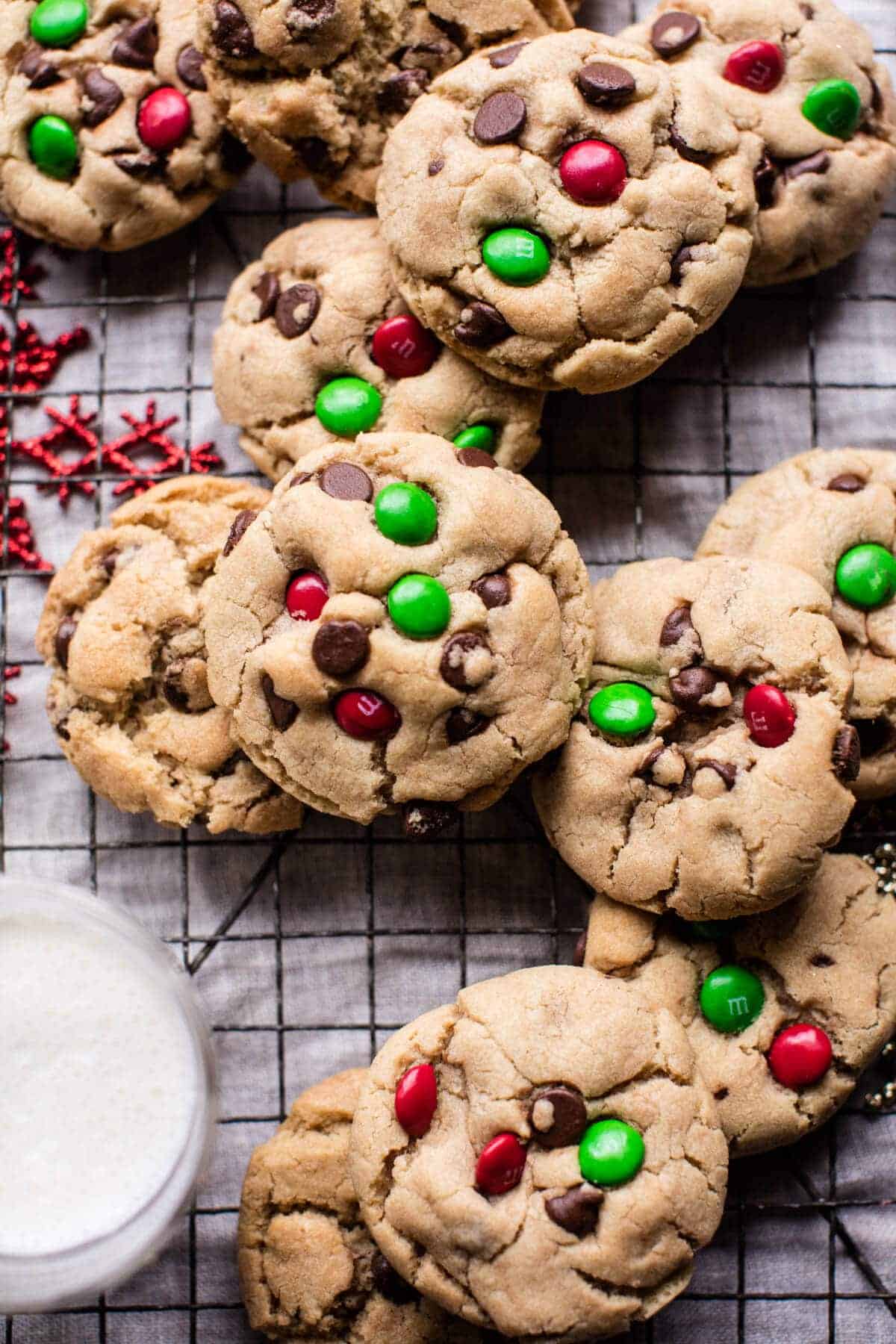 Christmas Chocolate Chip Cookies | halfbakedharvest.com @hbharvest