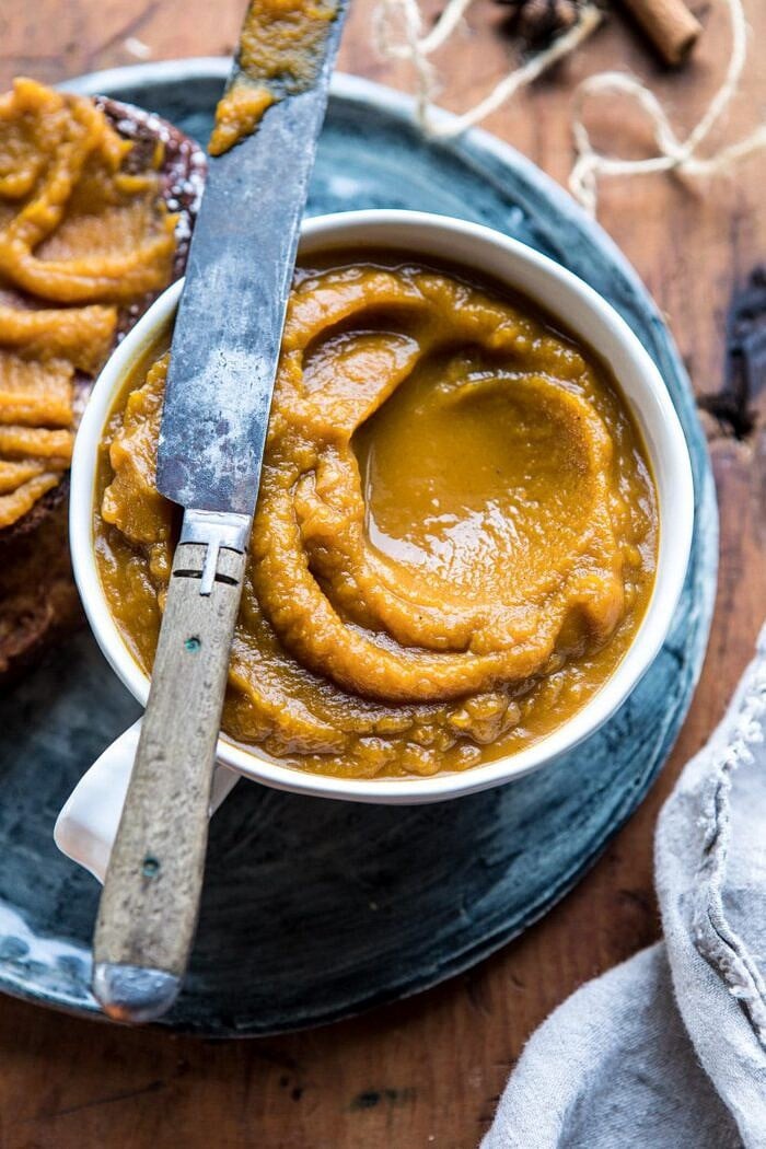 6 Ingredient Spiced Pumpkin Butter | #healthy #pumpkin #fall #autumn #easyrecipes close up photo of 6 Ingredient Spiced Pumpkin Butter with butter knife sitting on bowl