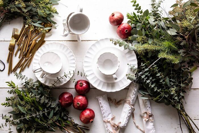 An Easy Christmas Tablescape |