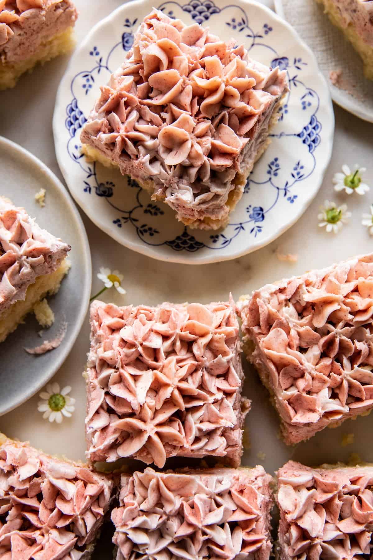 photo of lemon cake with slices cut