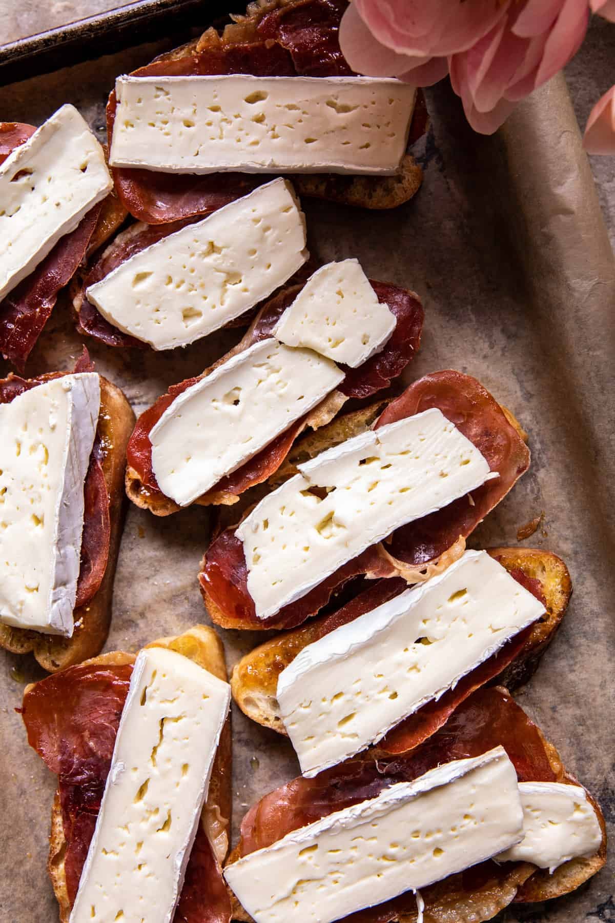 Baked Brie Crostini with Crispy Prosciutto | halfbakedharvest.com