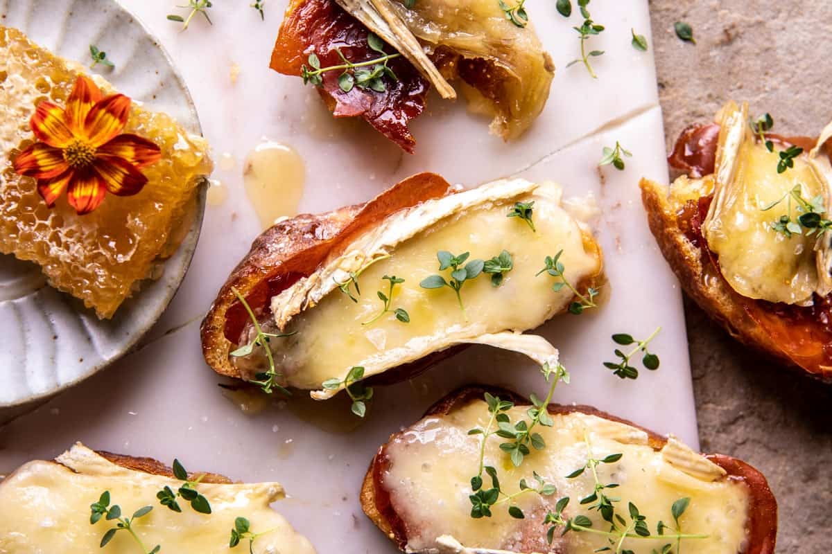 Baked Brie Crostini with Crispy Prosciutto | halfbakedharvest.com