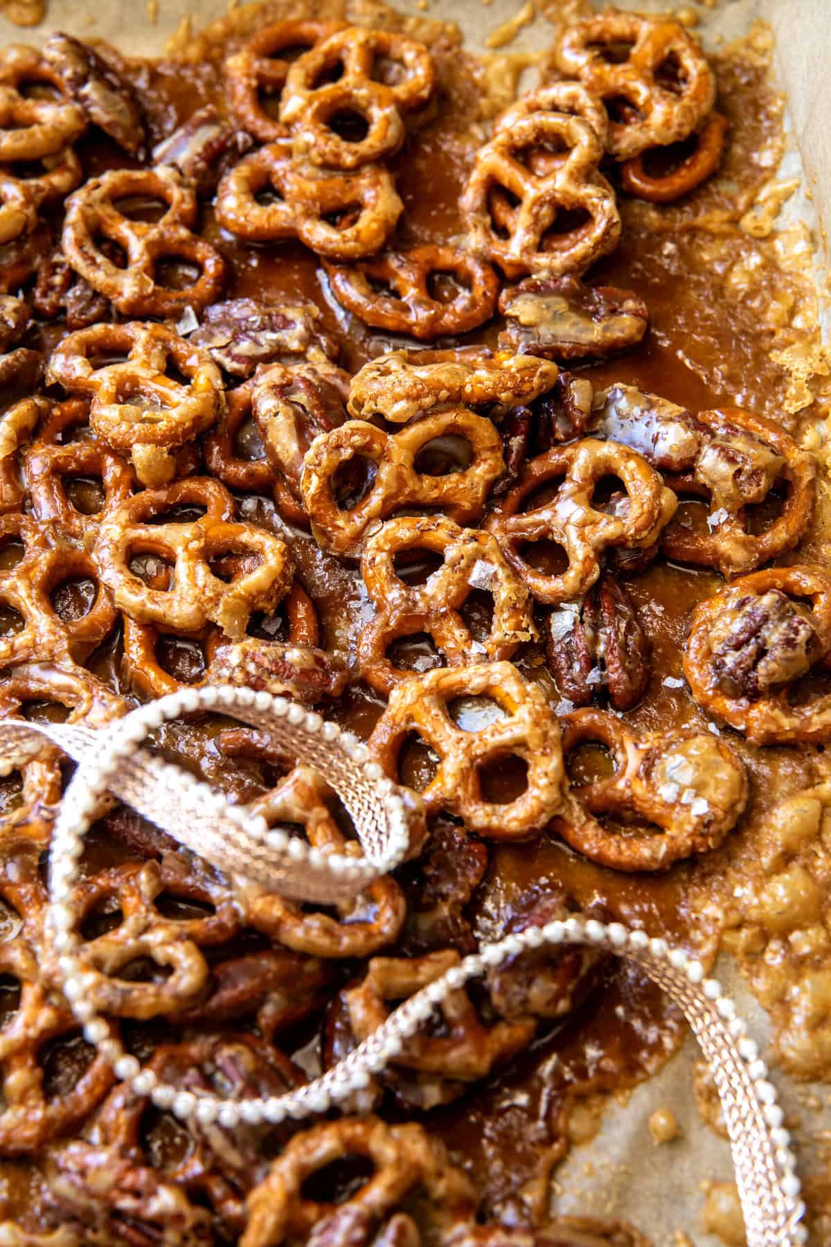 Salted Pretzel Praline Cookies | halfbakedharvest.com