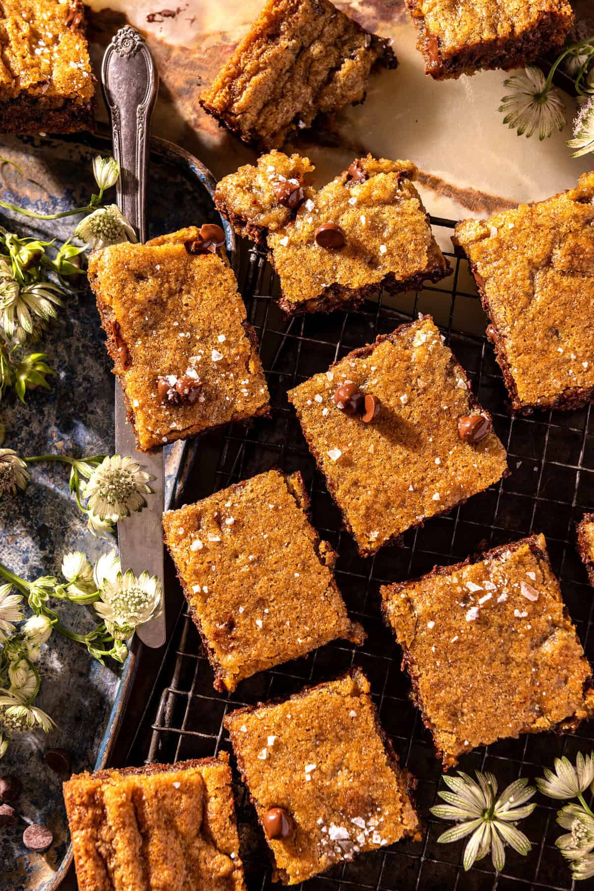 Mom’s Chocolate Chip Cookie Dough Bars | halfbakedharvest.com
